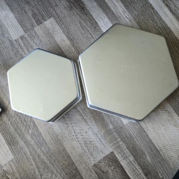 Wilton Performance Pans Hexagon Cake Pan Set 9" 12" Aluminum - Picture 5 of 7